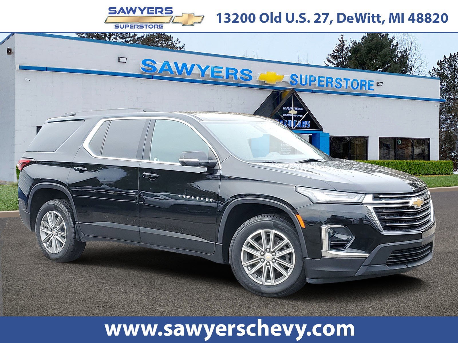 2023 Chevrolet Traverse LT Cloth in Mosaic Black Metallic — front three-quarter view